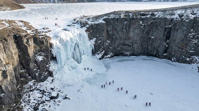 冰封瀑布奇观图片