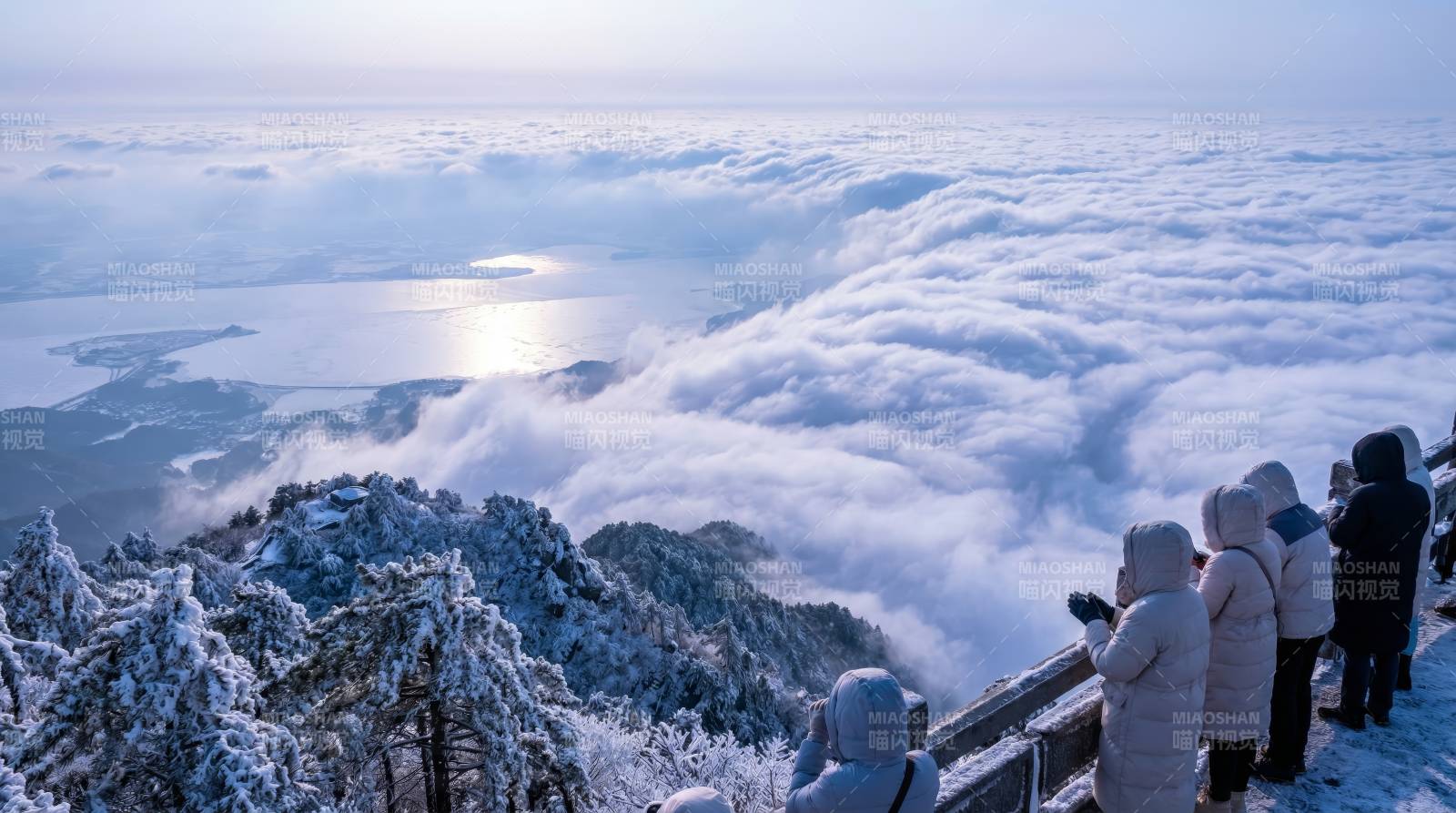 云海雪景观日出图片