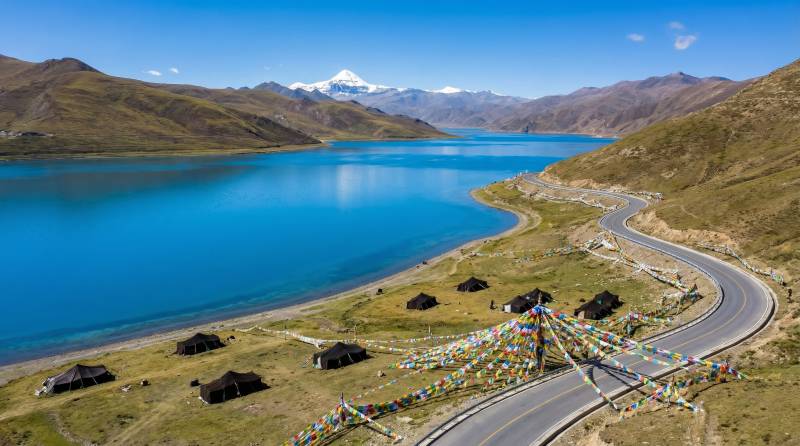 高原湖畔风光图片