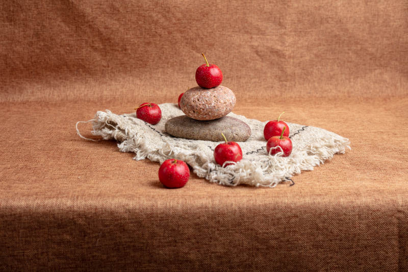 红果石叠静物图片