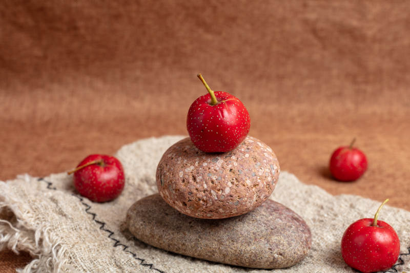 红果叠石静谧图图片