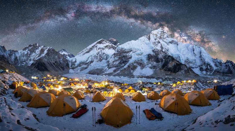 雪山星空露营夜图片