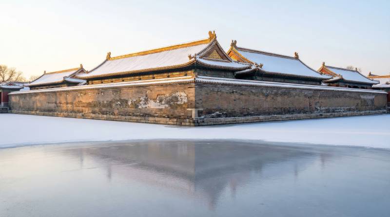 雪后古建筑倒影图片