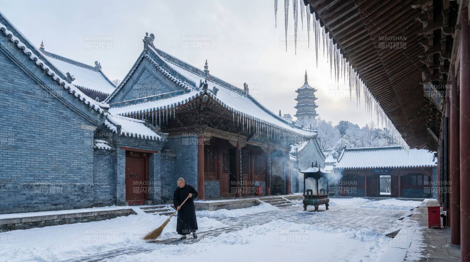 雪中扫院僧人图片