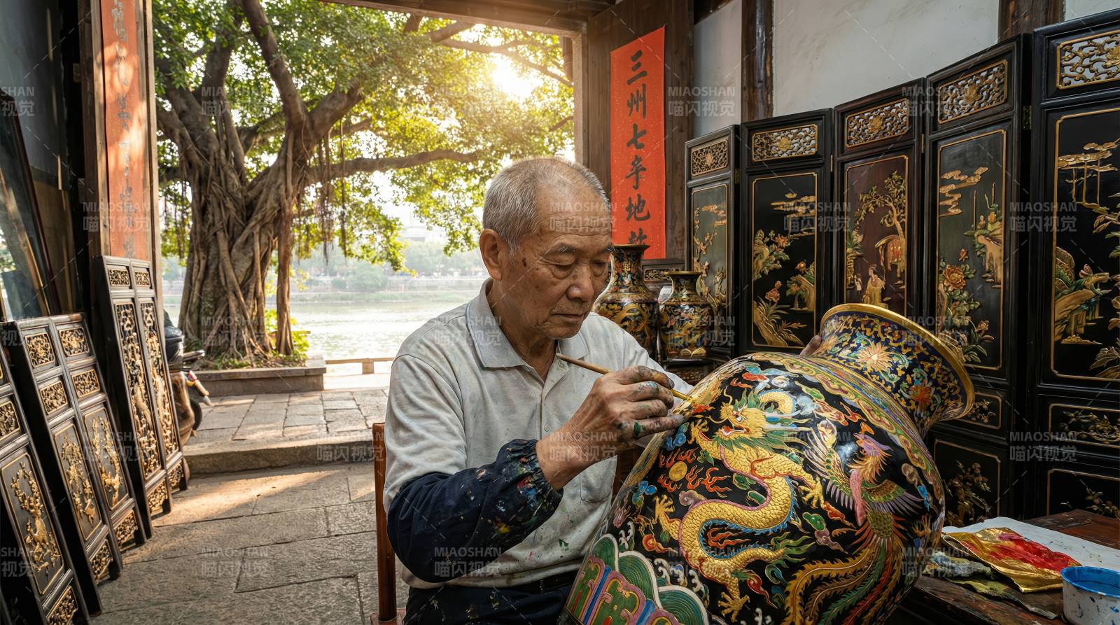 匠人精雕彩瓷龙图片