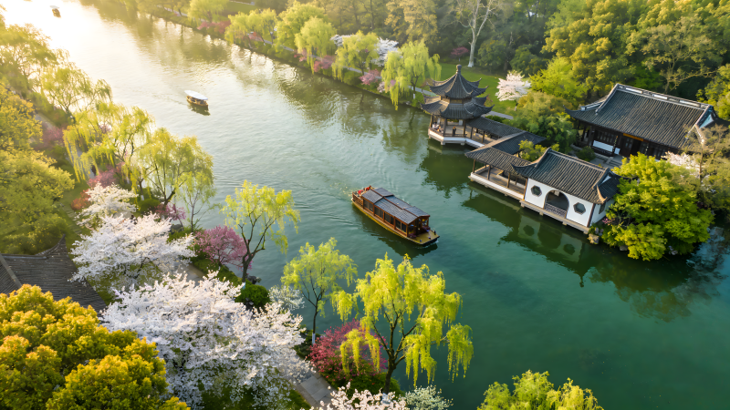 春日湖畔风光图片