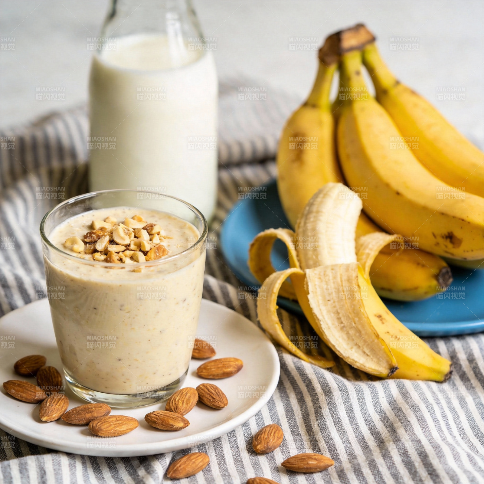 香蕉杏仁奶昔图片