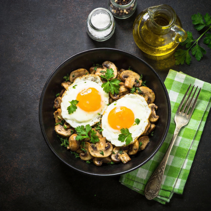 煎蛋配蘑菇图片