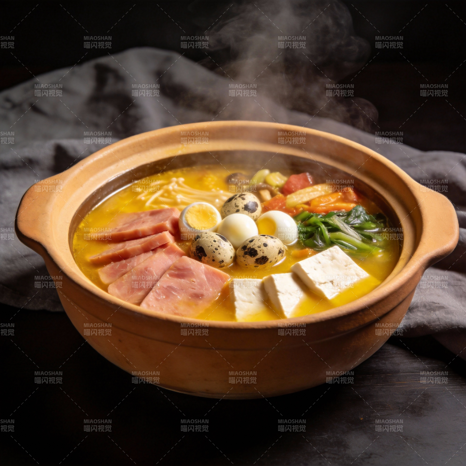 热气腾腾的炖菜图片