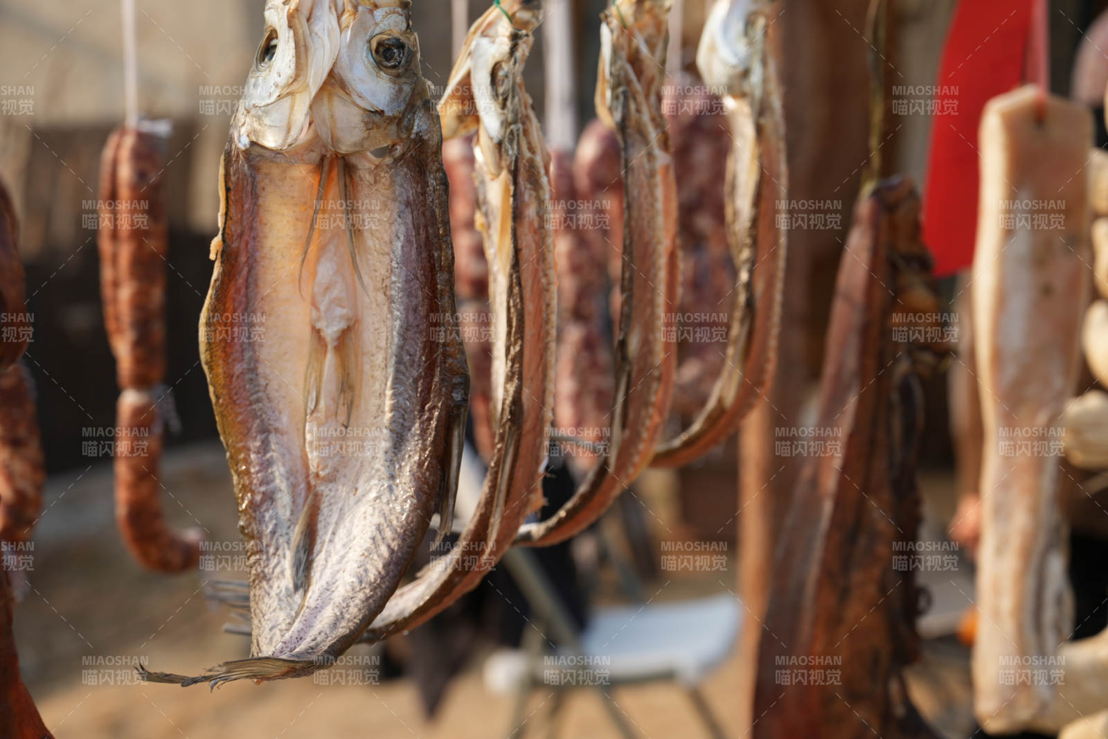 风干鱼肉悬挂出售图片