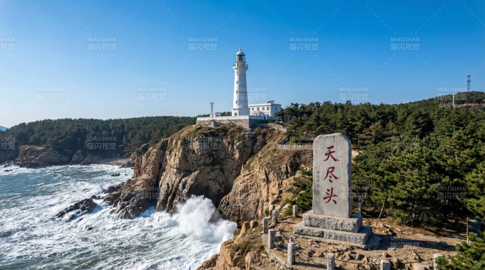 天尽头灯塔风光图片