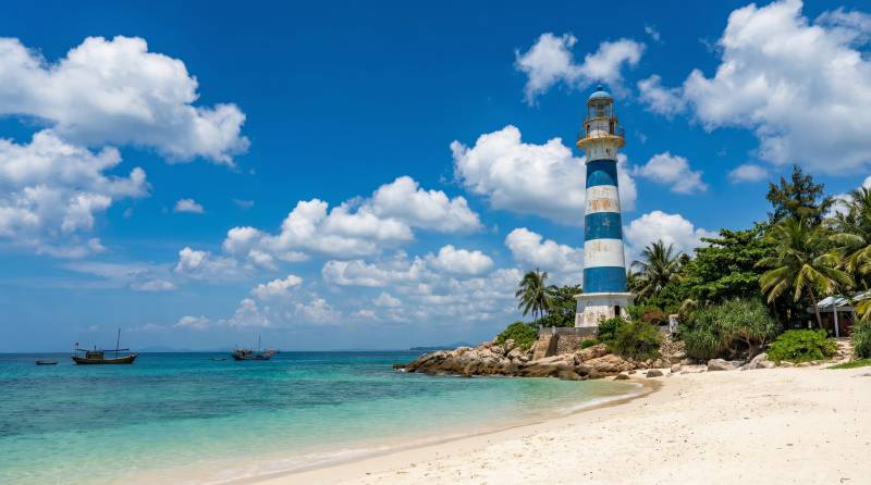 灯塔海滩风光图片