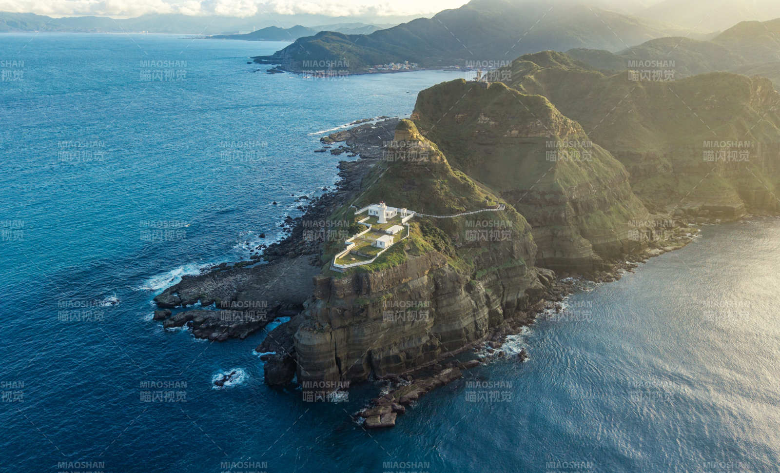 悬崖海景航拍图片