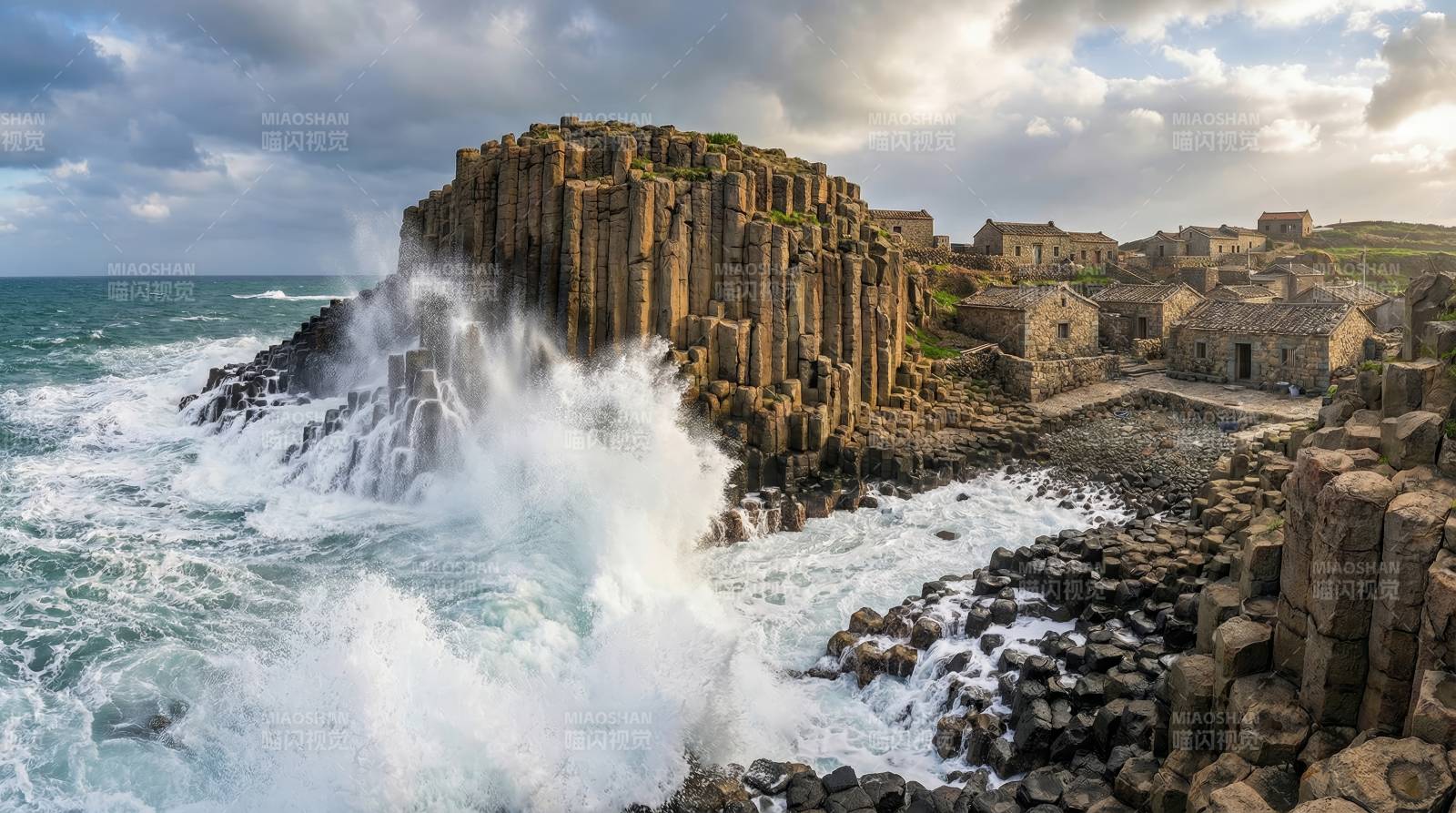 巨人之路海浪拍岸图片