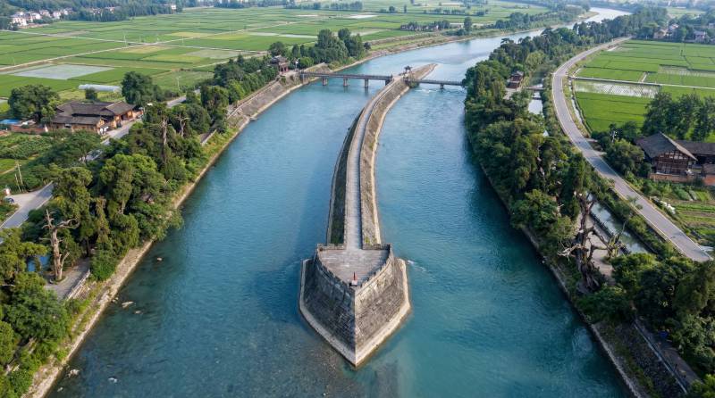 水道桥与绿野图片