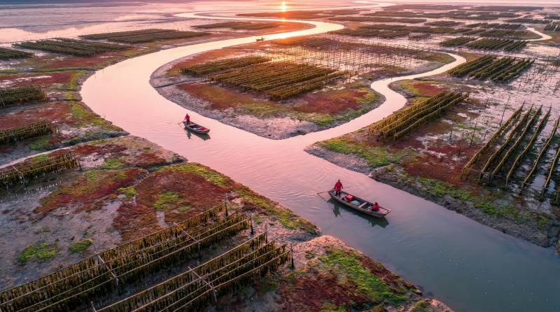 夕阳下的水乡渔舟图片