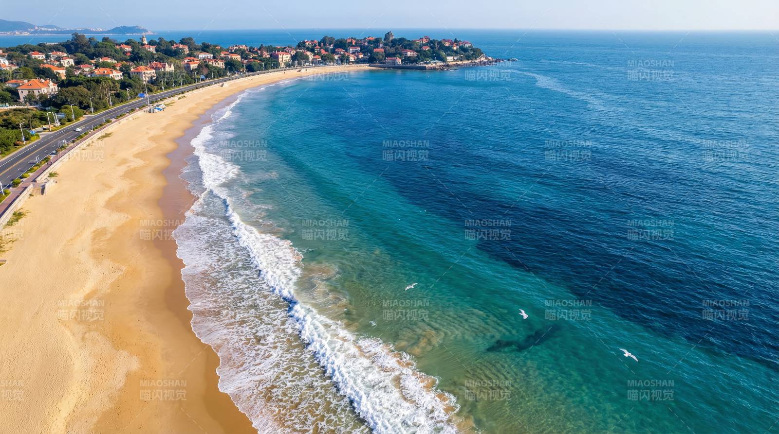 碧海金沙海岸线图片