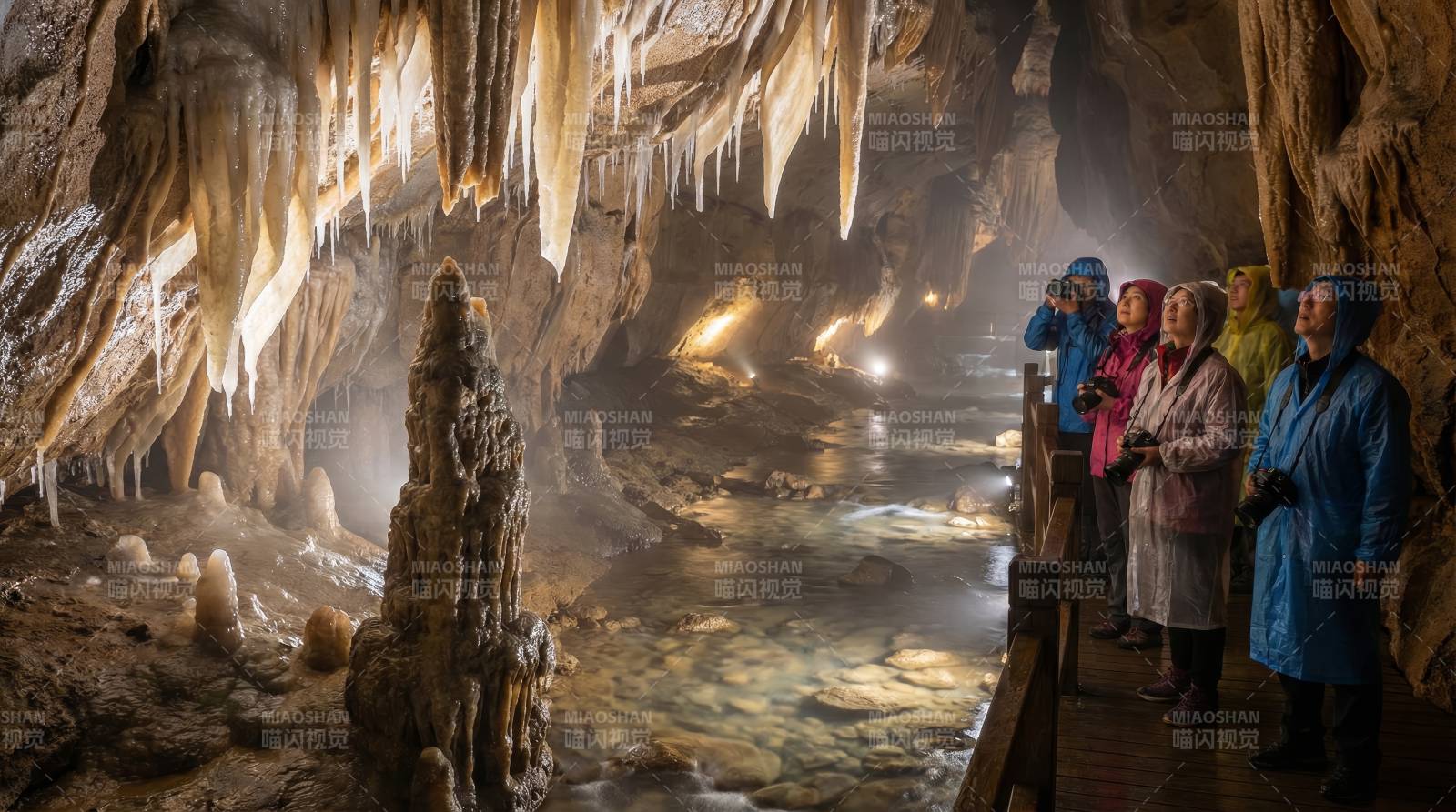 探秘地下溶洞奇观图片