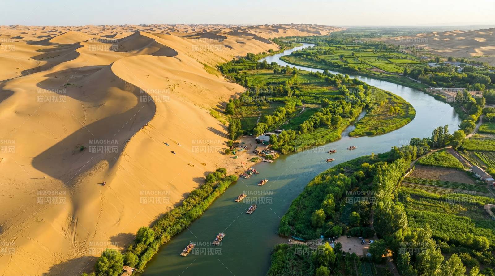 沙漠绿洲与河流图片