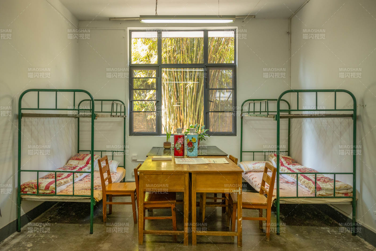 宿舍双人床房图片