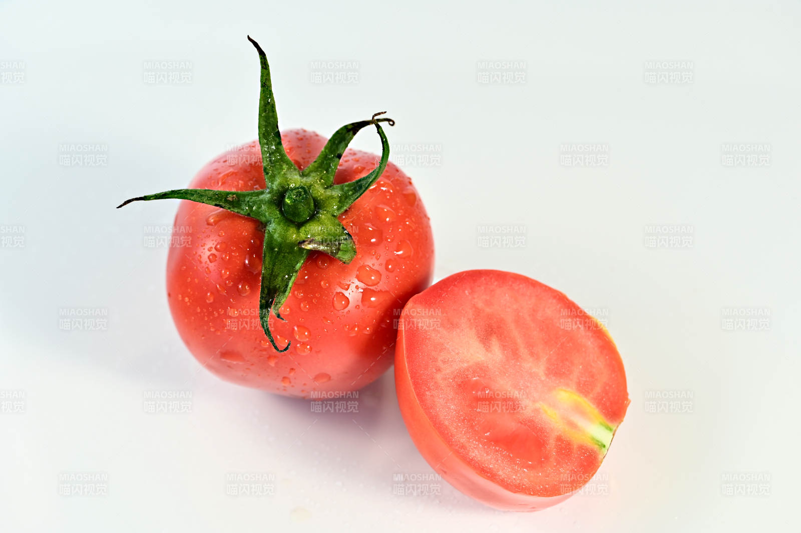 新鲜红润多汁健康营养美味水果番茄特写图片