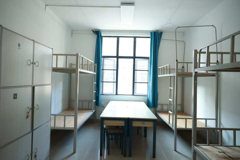 整洁的宿舍房间图片