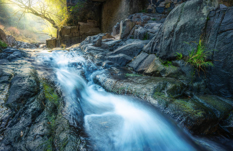 宁波山涧溪流潺潺图片