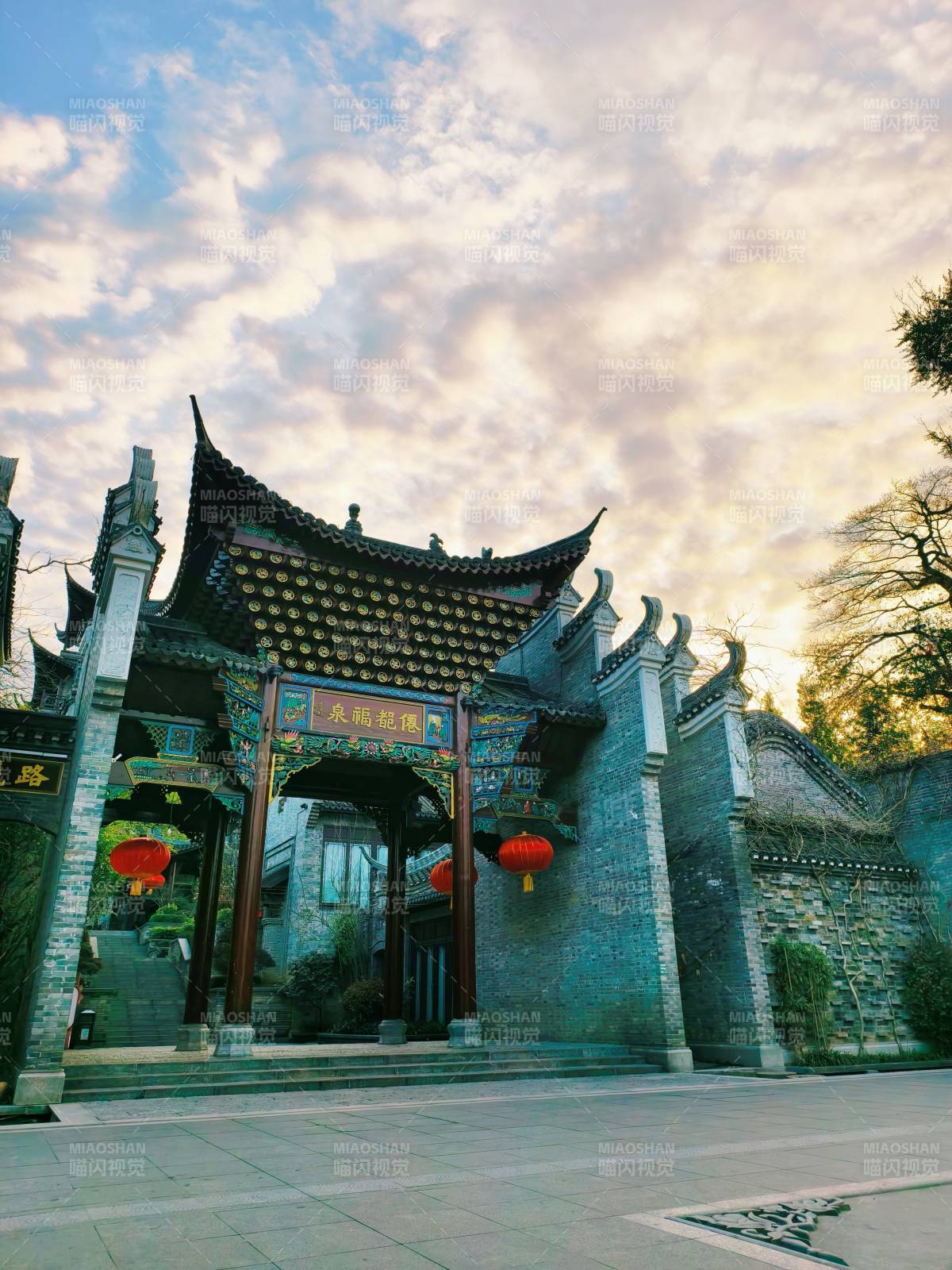 古韵门楼映朝霞～郴州长卷图片