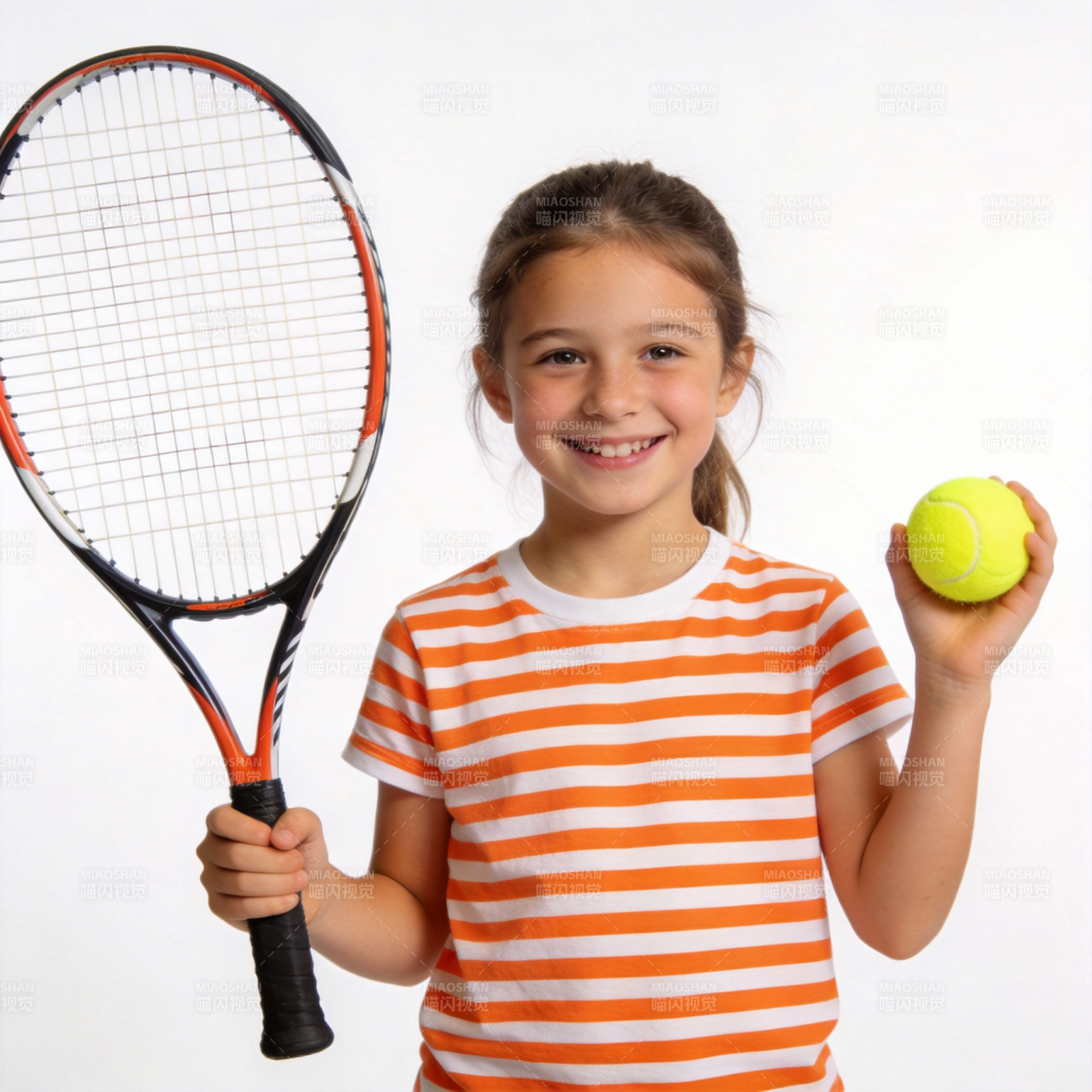 小女孩打网球图片