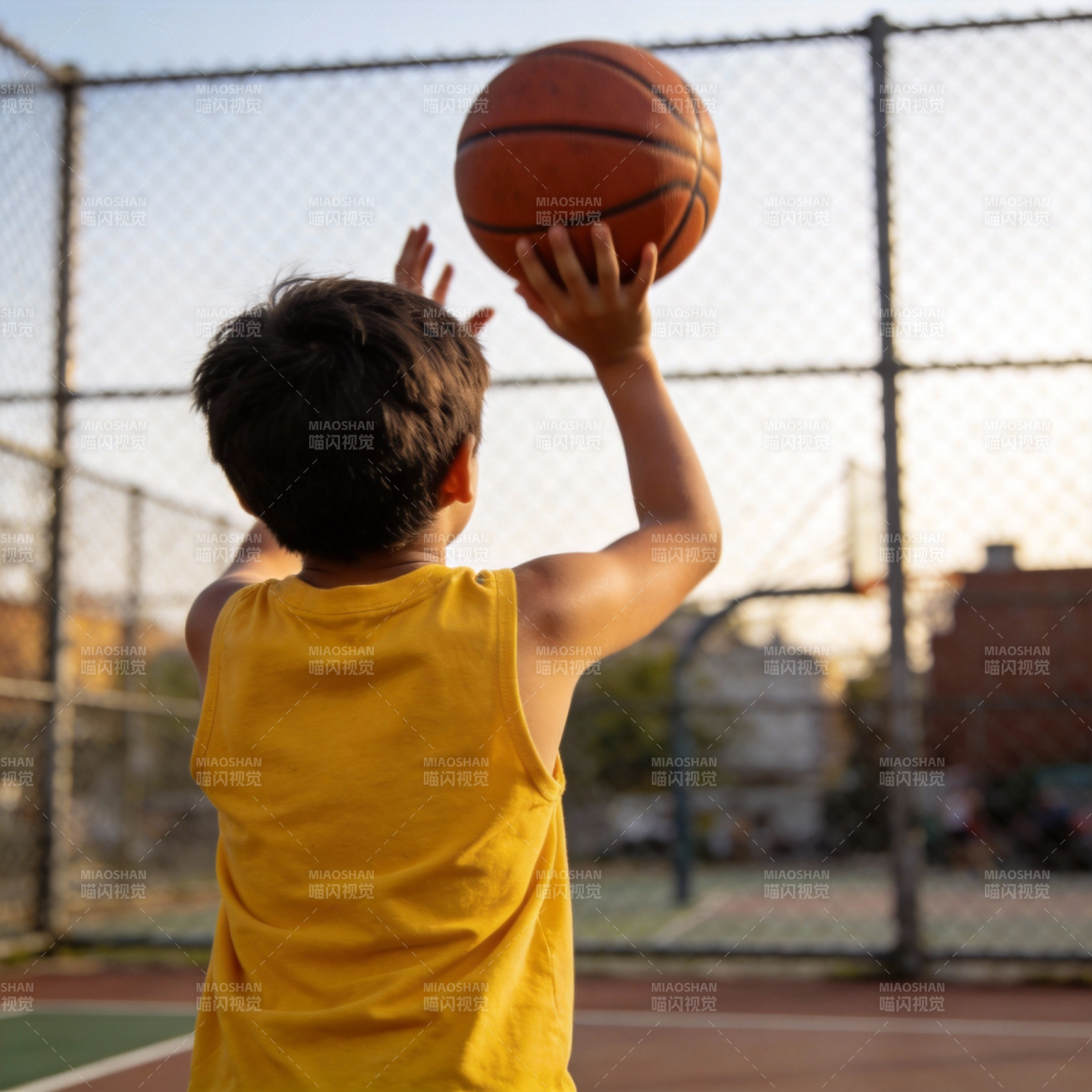少年投篮瞬间图片