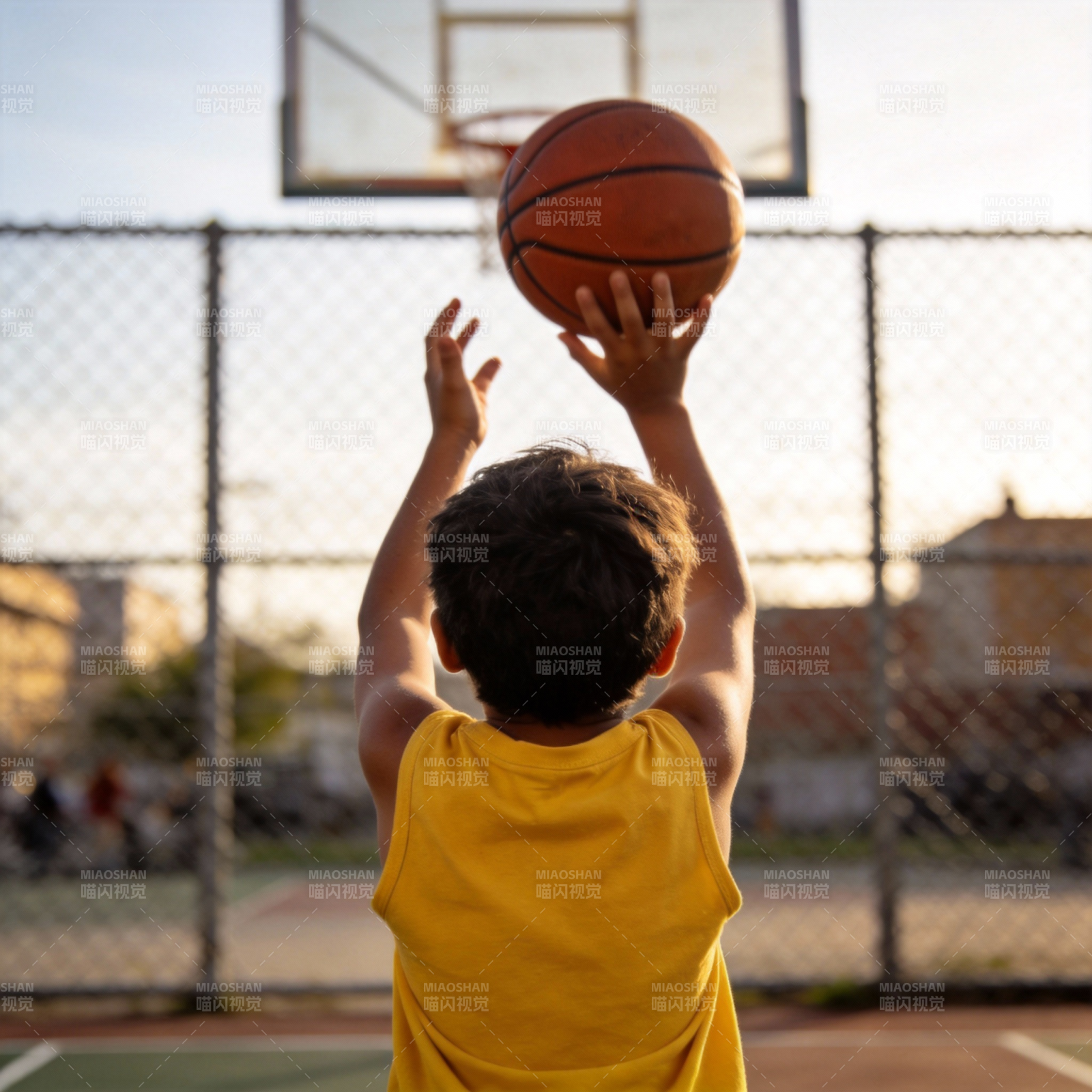 少年投篮瞬间图片
