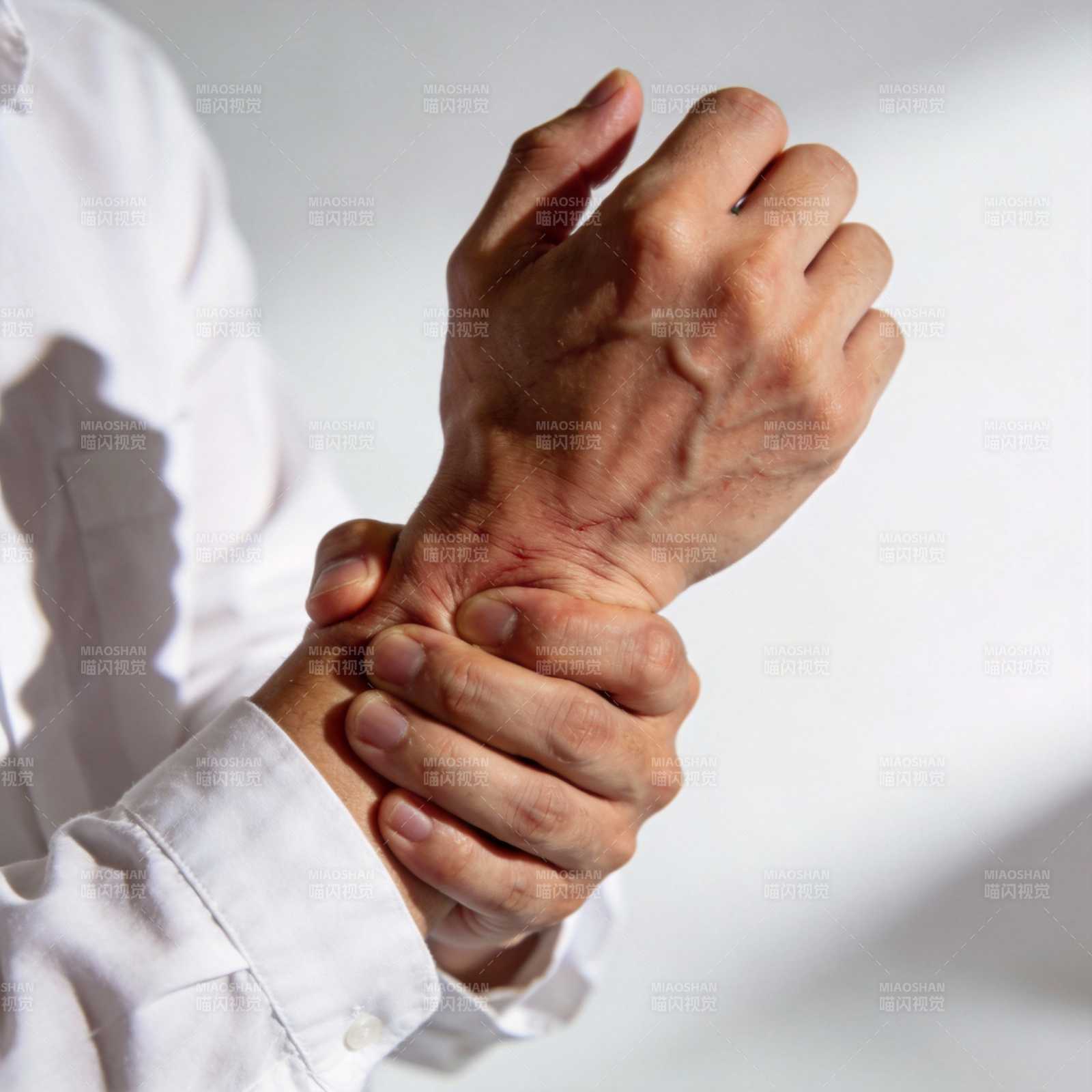 手部不适 需关注图片