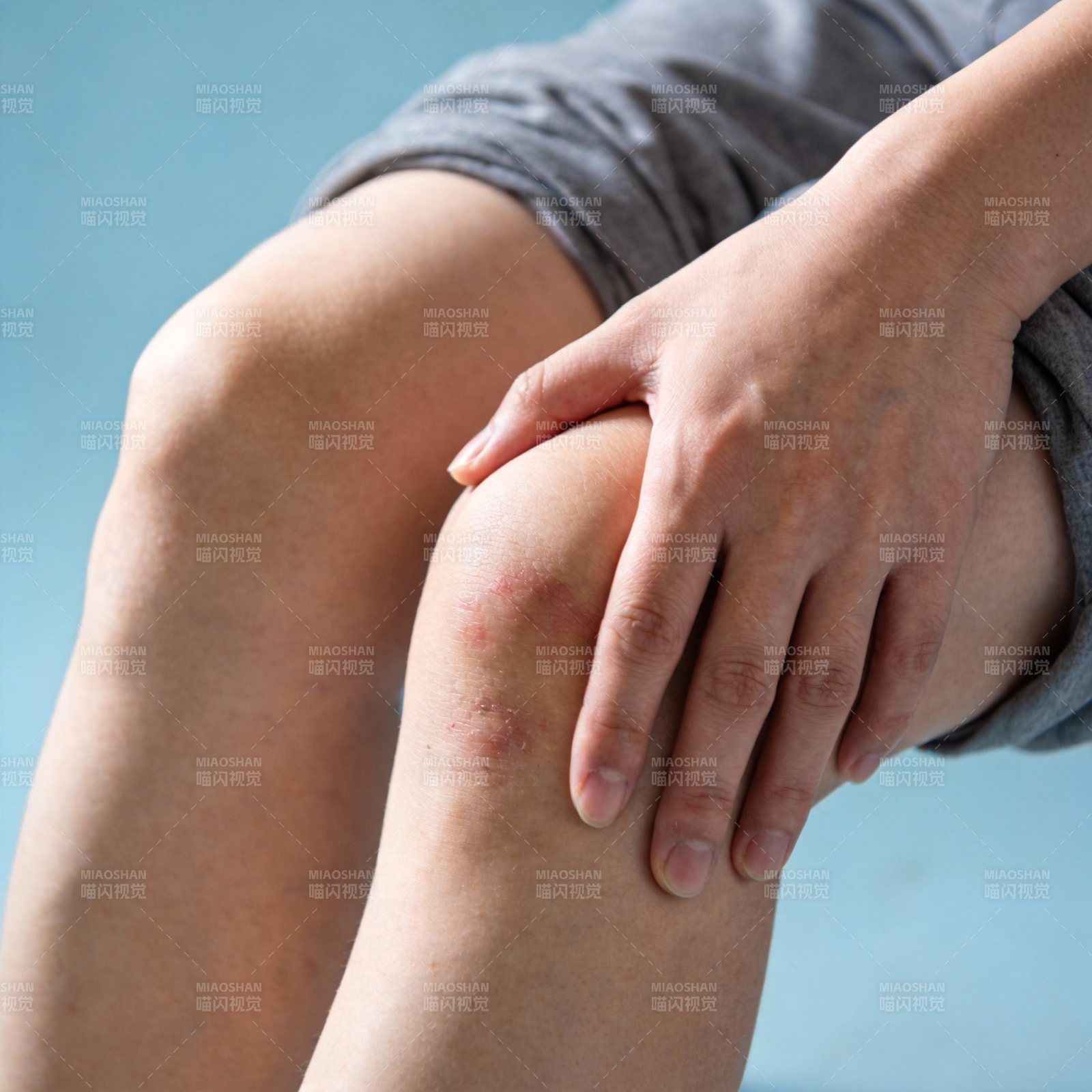 膝盖疼痛困扰图片