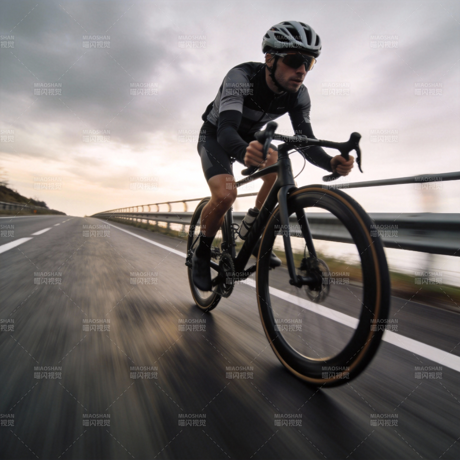 疾驰公路骑行图片
