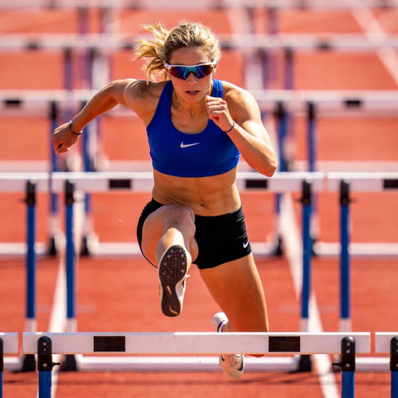 跨栏女子运动员图片