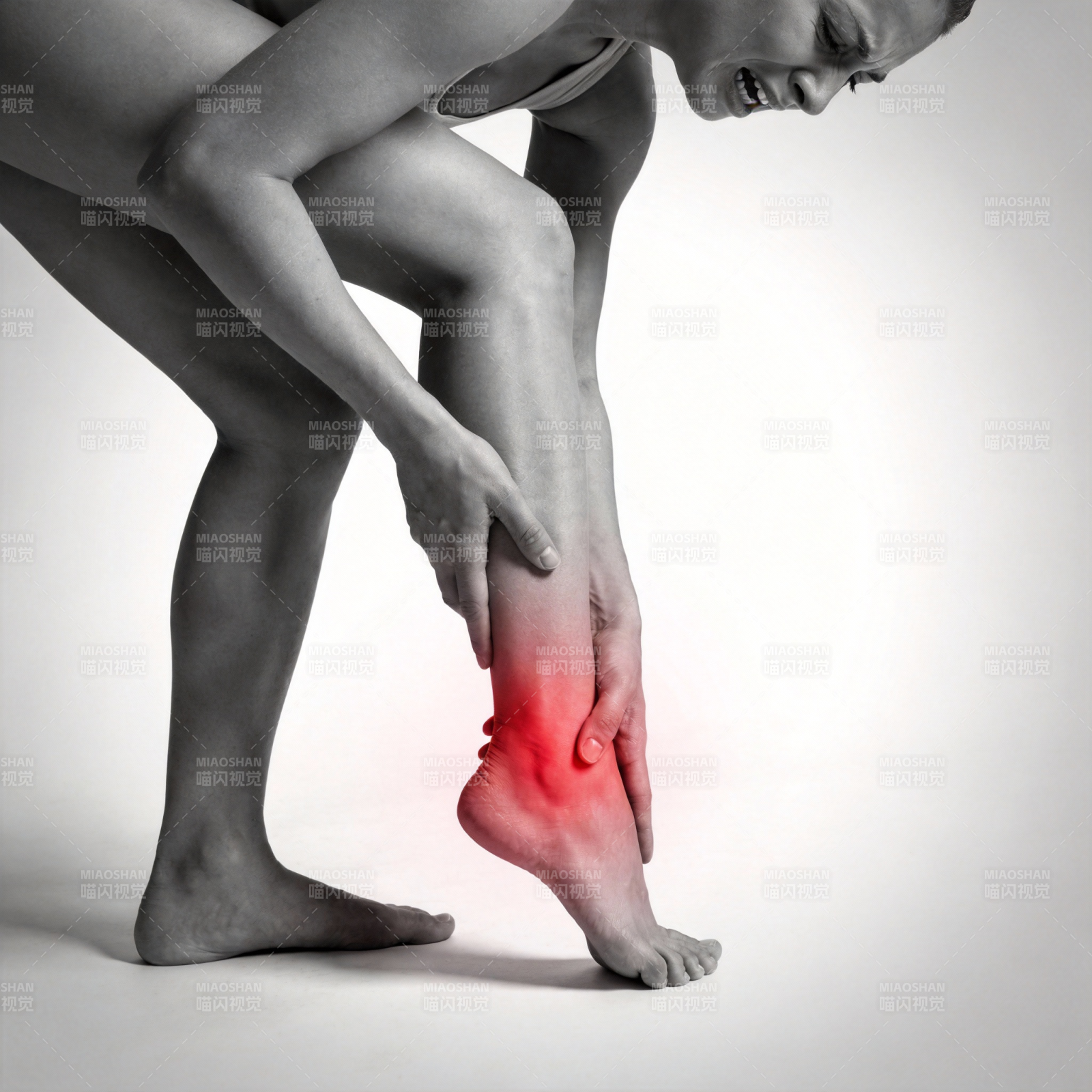 脚踝疼痛困扰图片