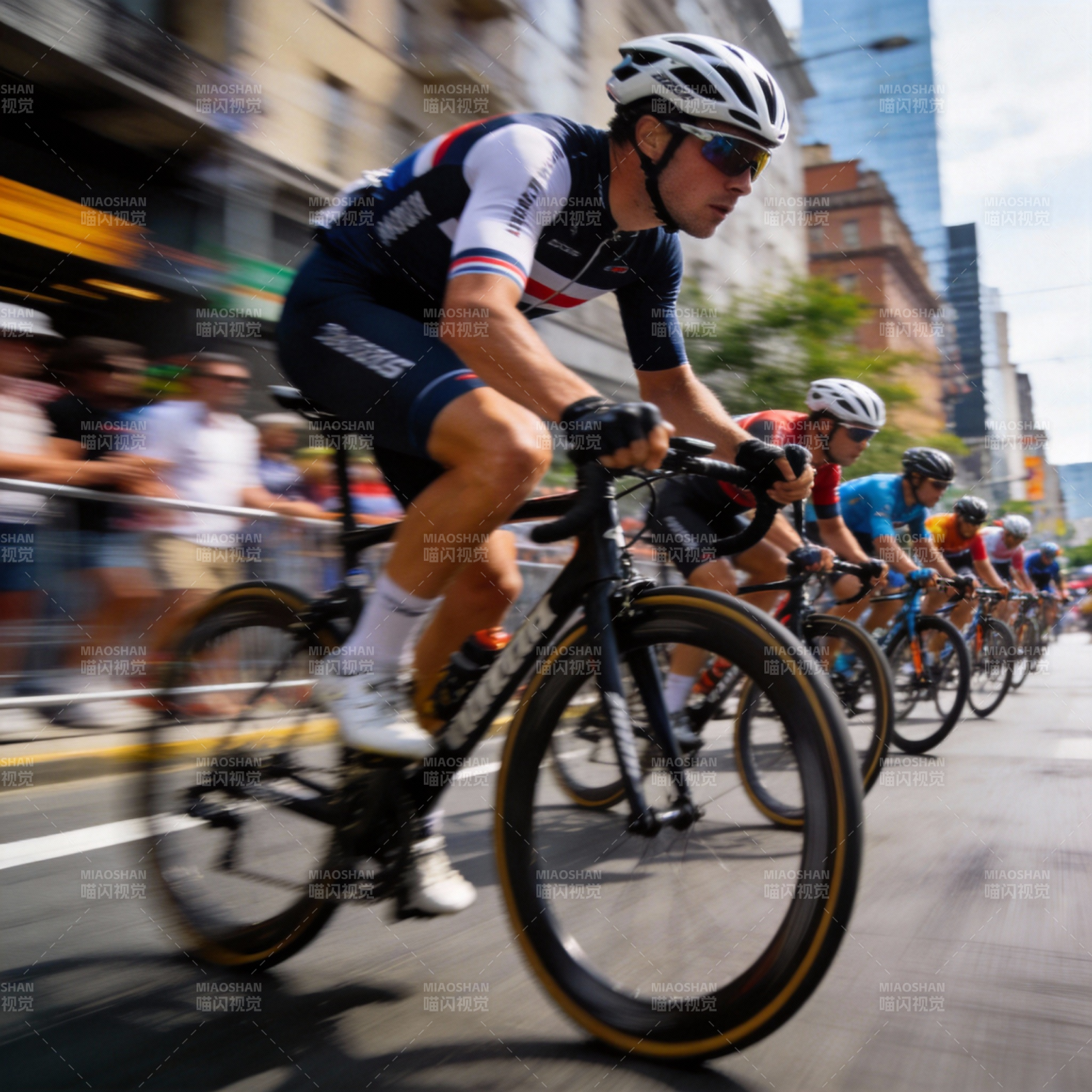 城市骑行竞速赛图片