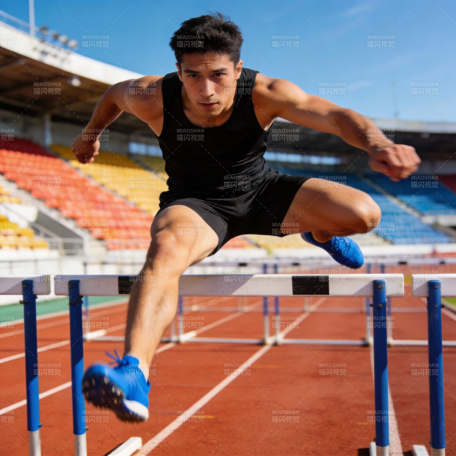 跨栏健将跃过障碍图片