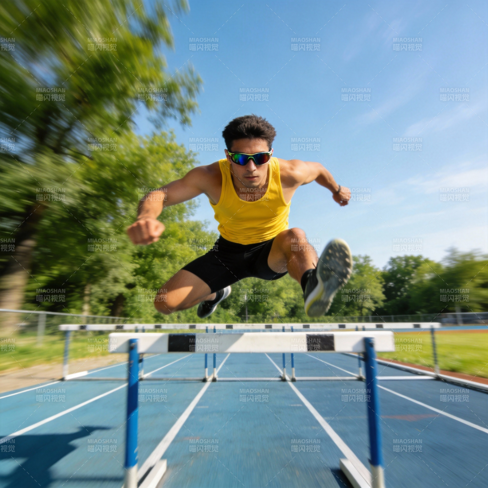 跨栏运动员跃过障碍图片