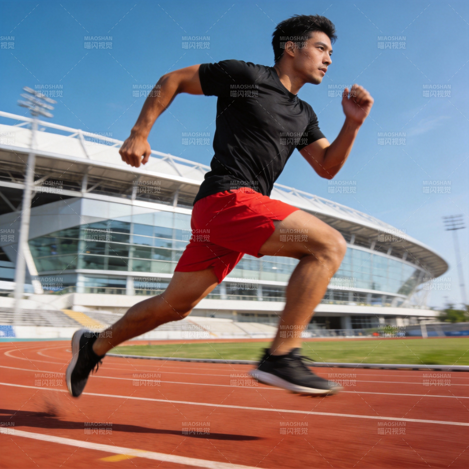 赛道上的飞驰身影图片