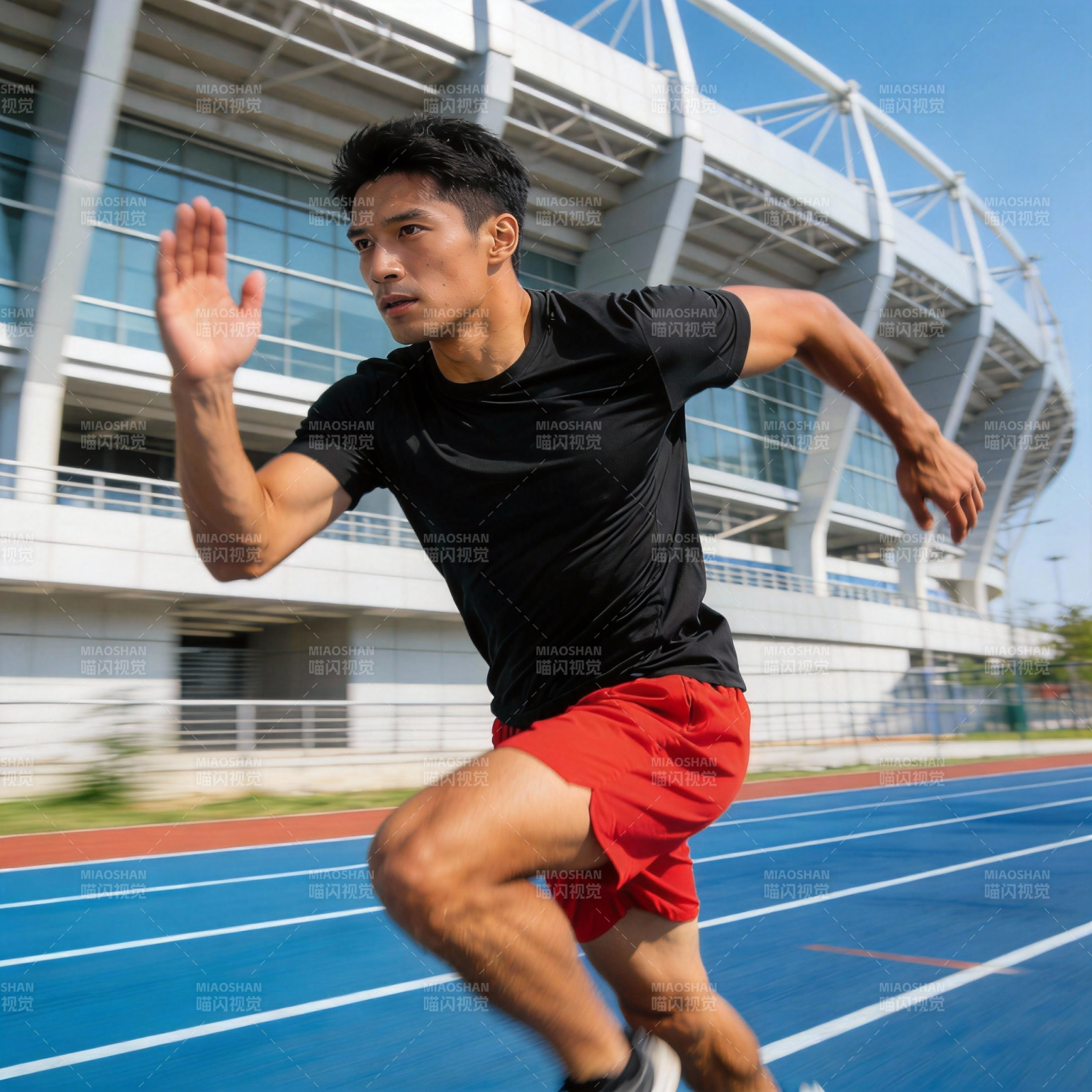 赛道上的奔跑者图片