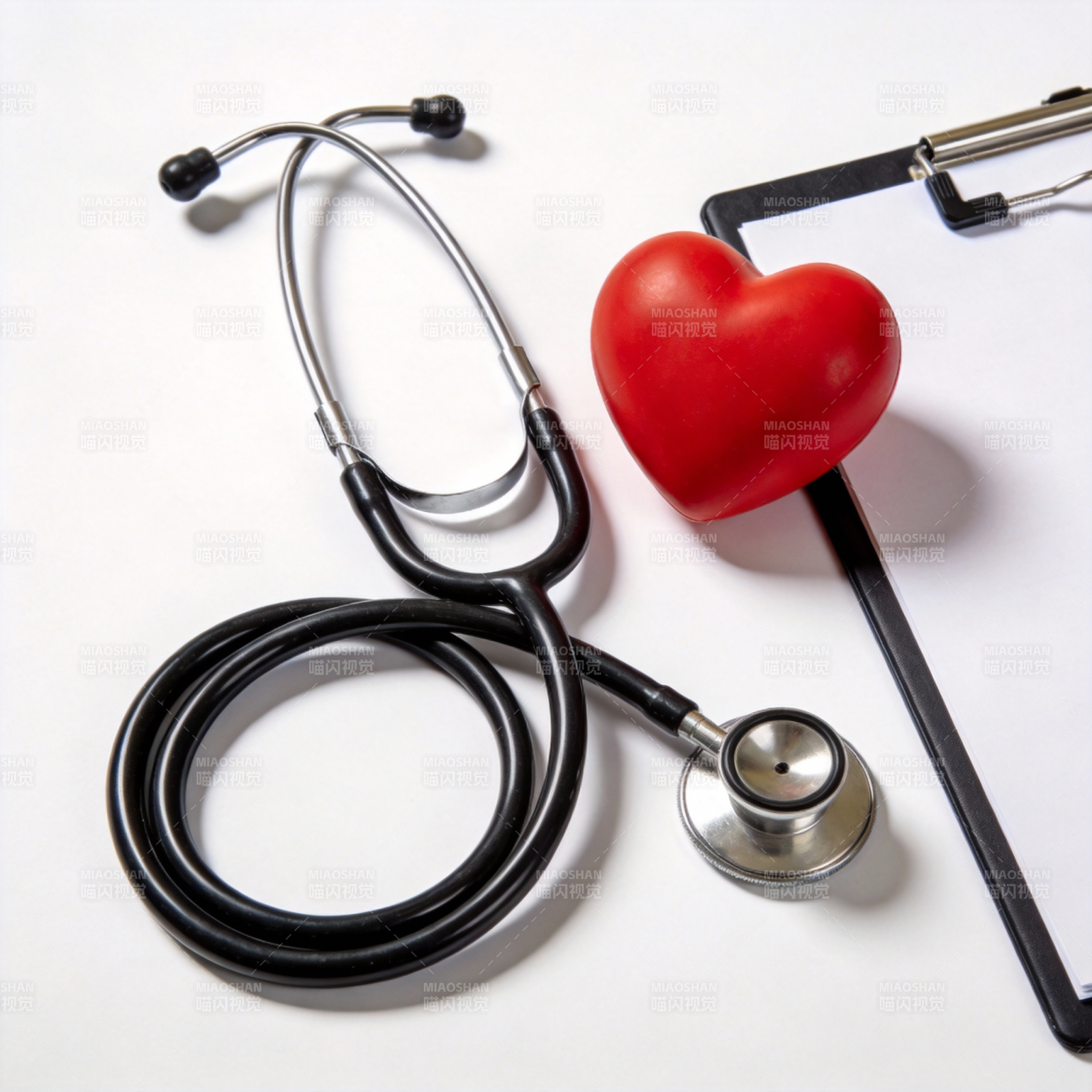 心与听诊器图片