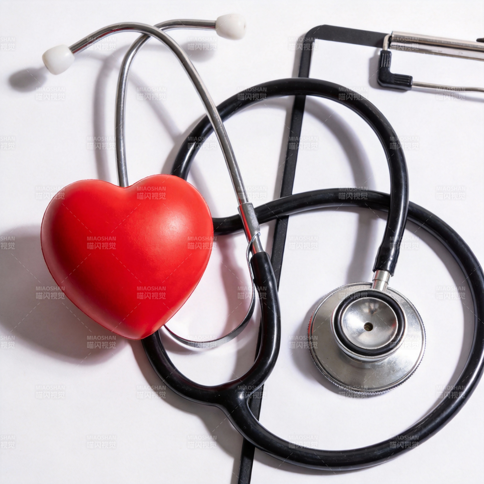 心与听诊器图片