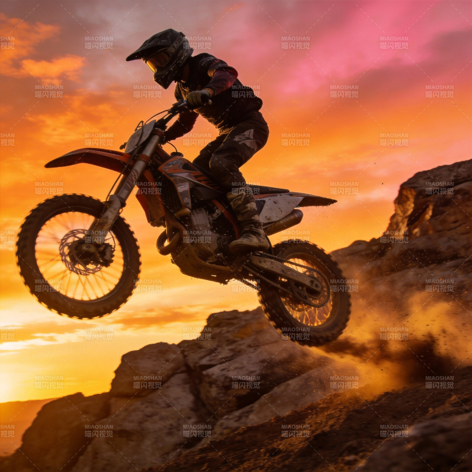 夕阳下的飞驰图片