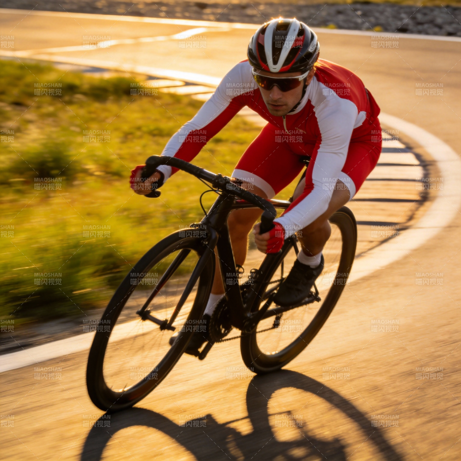 疾驰的骑行者图片