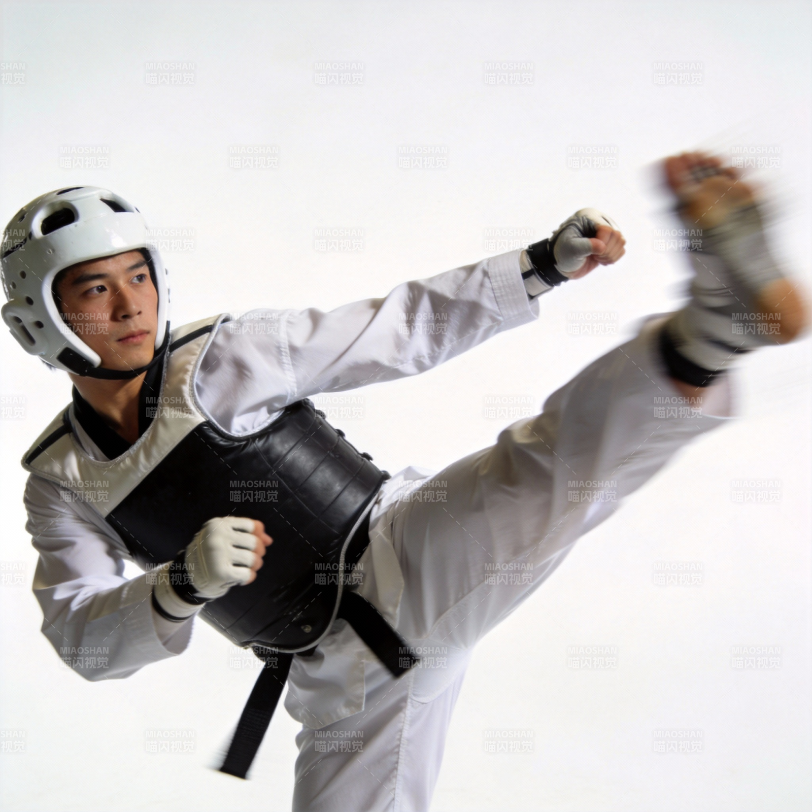 跆拳道高踢瞬间图片