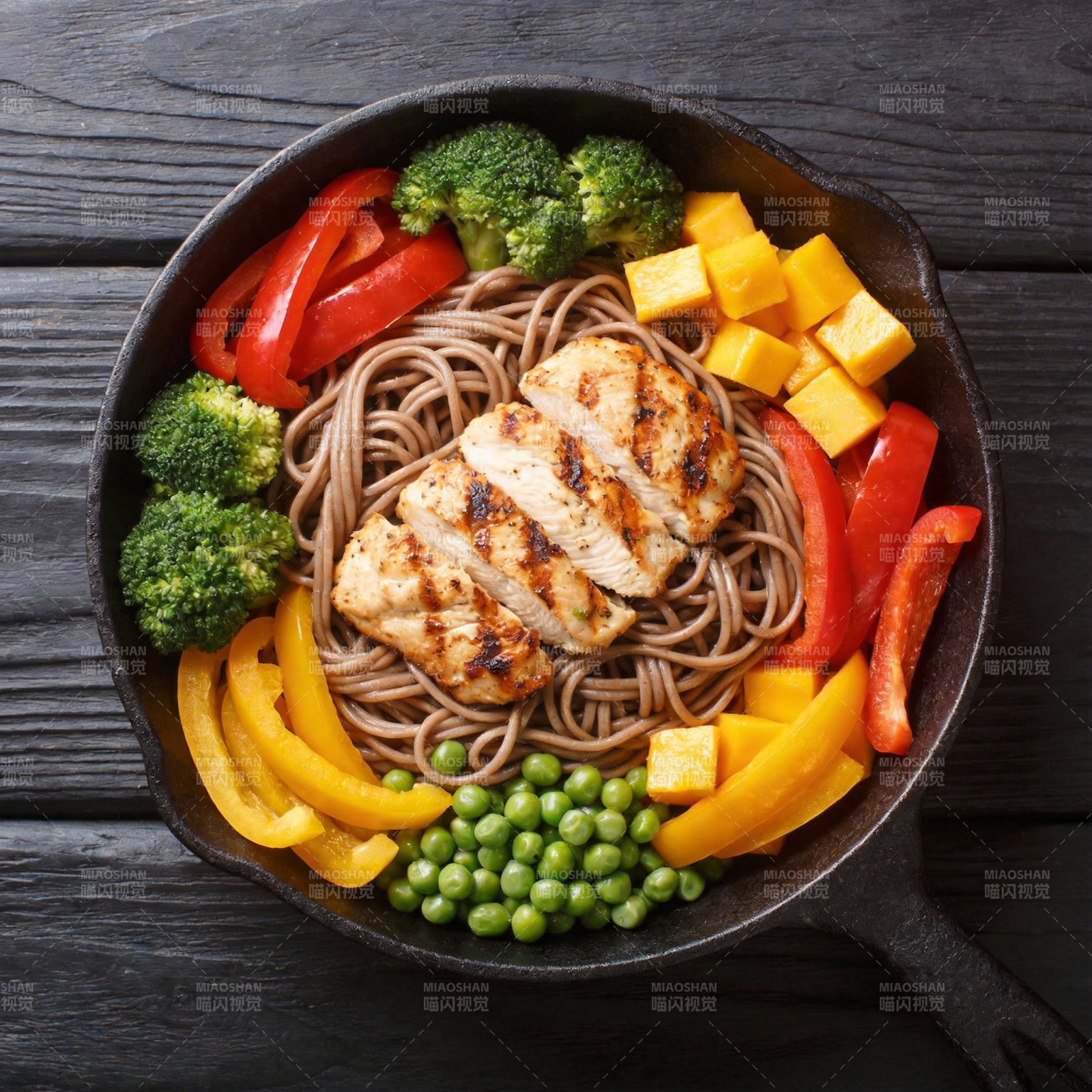 鸡肉意面配蔬菜图片