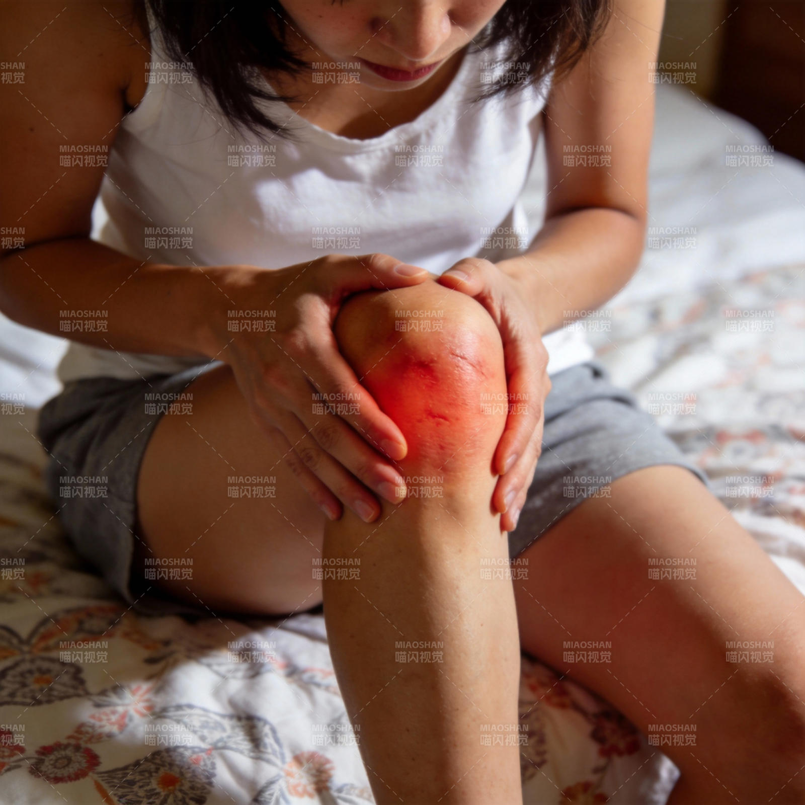 膝盖红肿疼痛图片