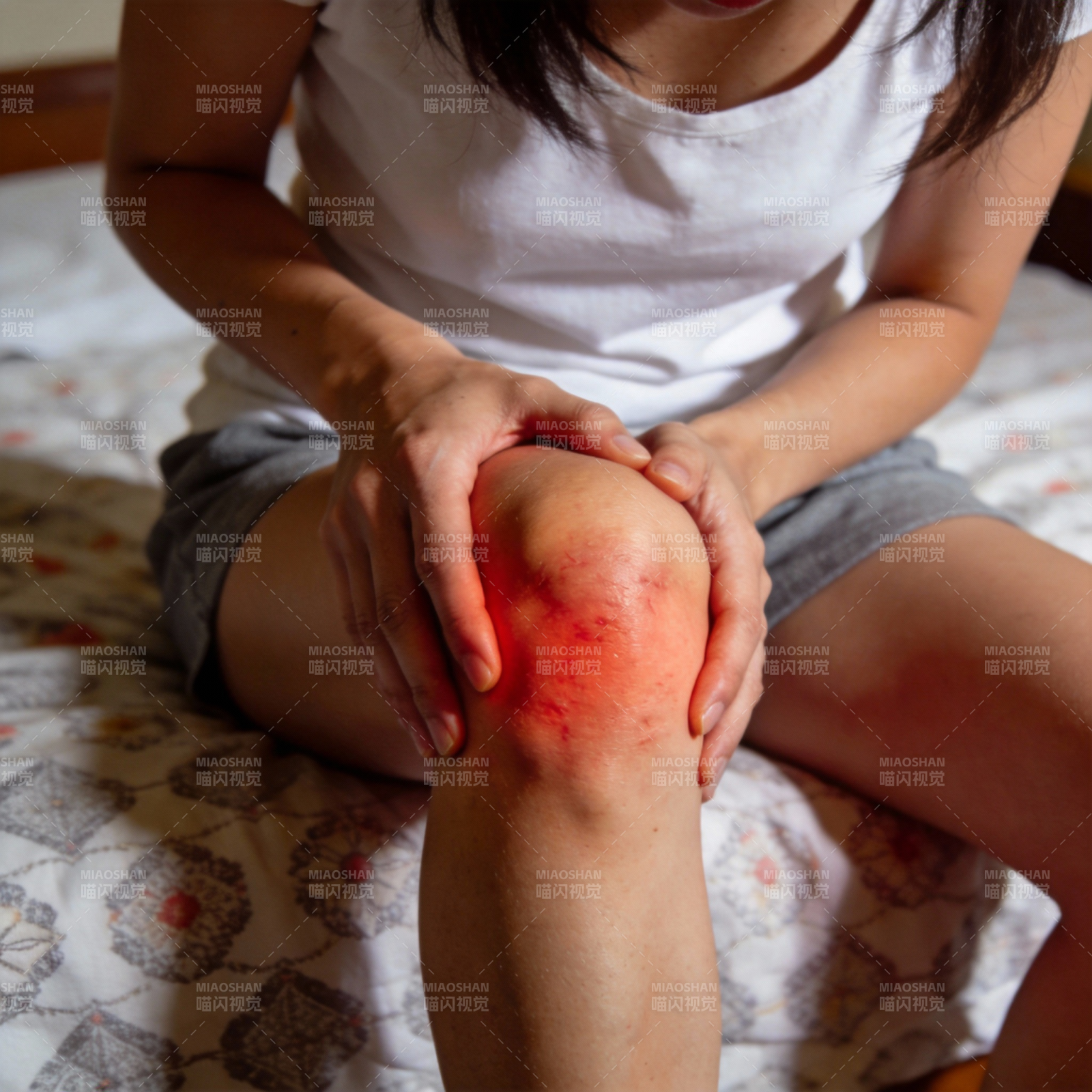 膝盖红肿疼痛图片