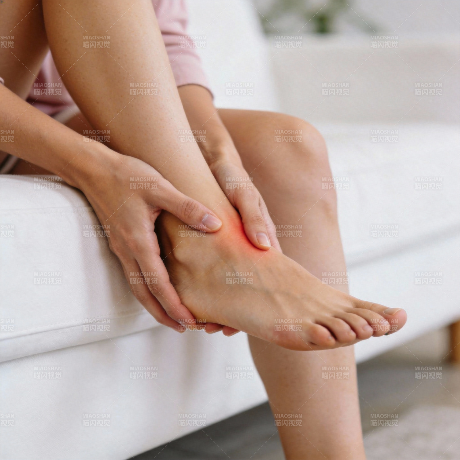 脚踝疼痛按摩缓解图片